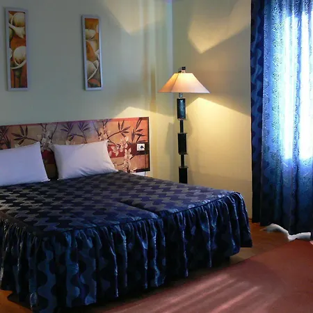 Seven Hotel
