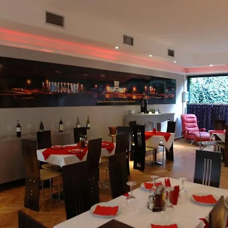 Seven Hotel